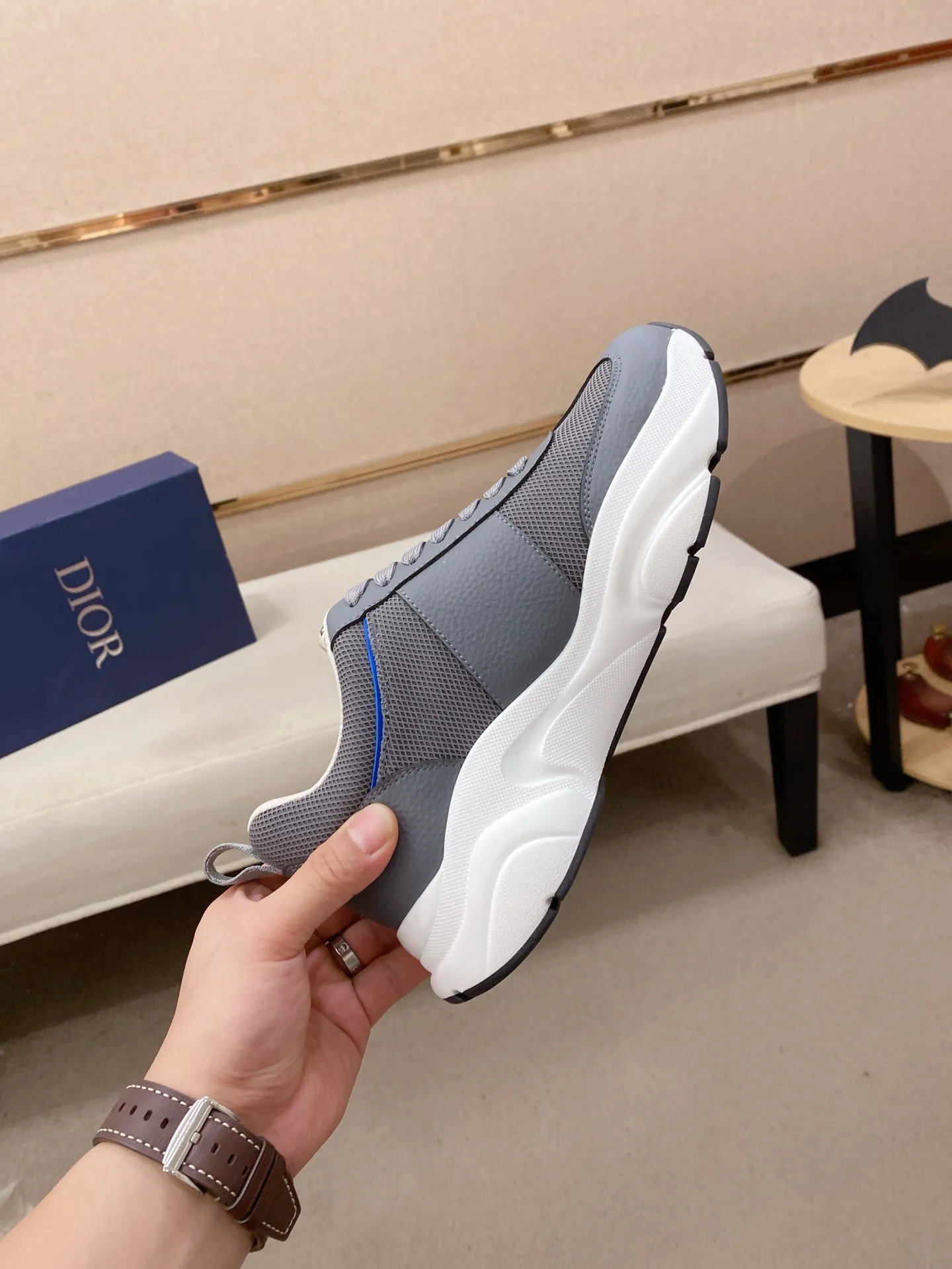 Men's shoes💰 462💰🇮🇹🇮🇹Dior d The new model is on sale at the same time at the counter. The upper 🇮🇹 is imported Italian first-layer cowhide, and the lining is fully imported sheepskin 💪💪. It is a complete 1⃣️ to 1⃣️ replica 🇮🇹💪💪, ⚠ Sole: The original sole is specially provided by the original factory. The exclusive movable molded sole is super comfortable. ⚠Original factory single goods, 🔍🔍high quality, you can enter and leave the counter at will, welcome to compare⚠. Code number: 38-44. Can be customized 45-46.